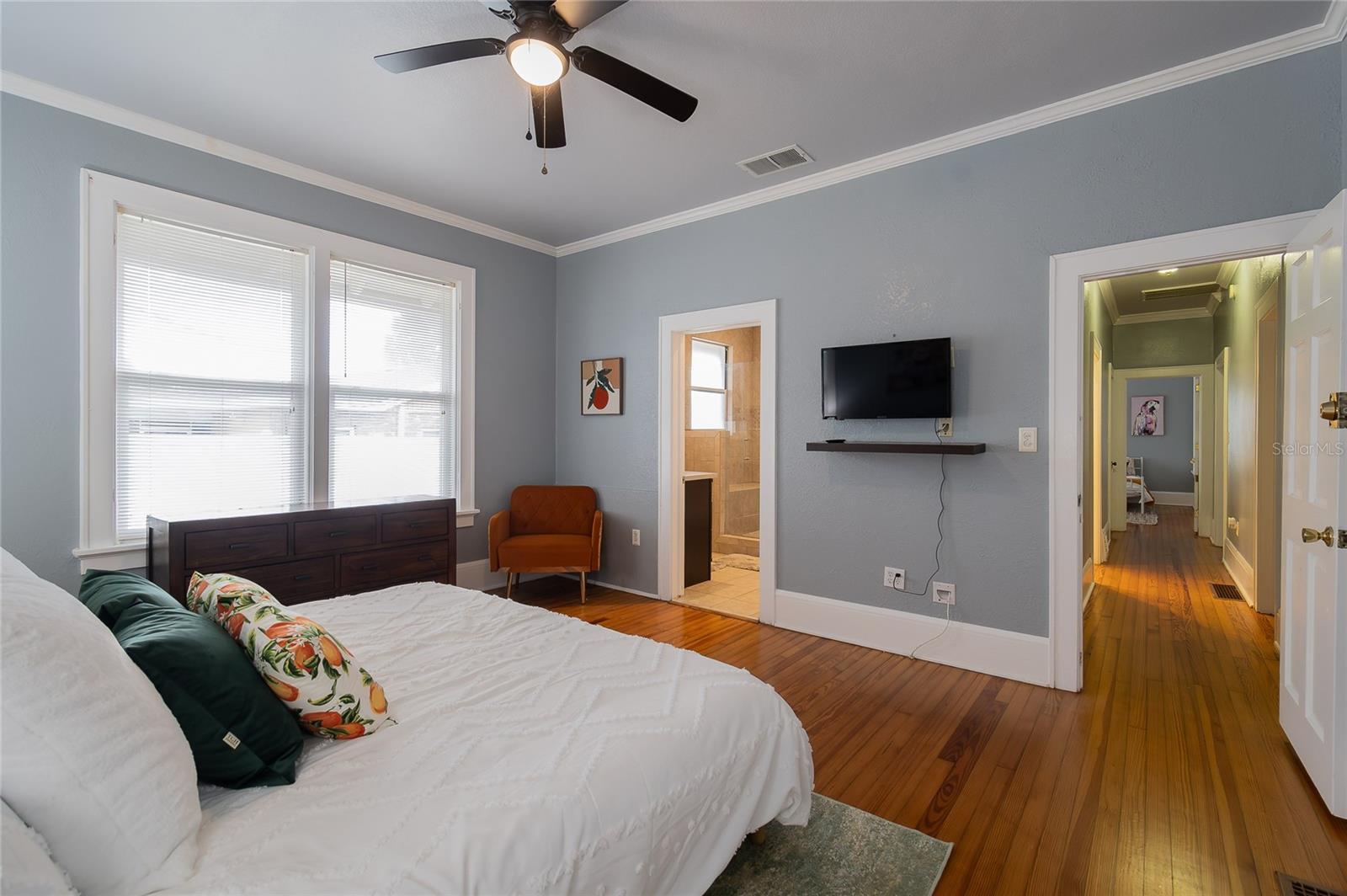 Image 14 of 34 For 107 Lake Howard Drive Nw