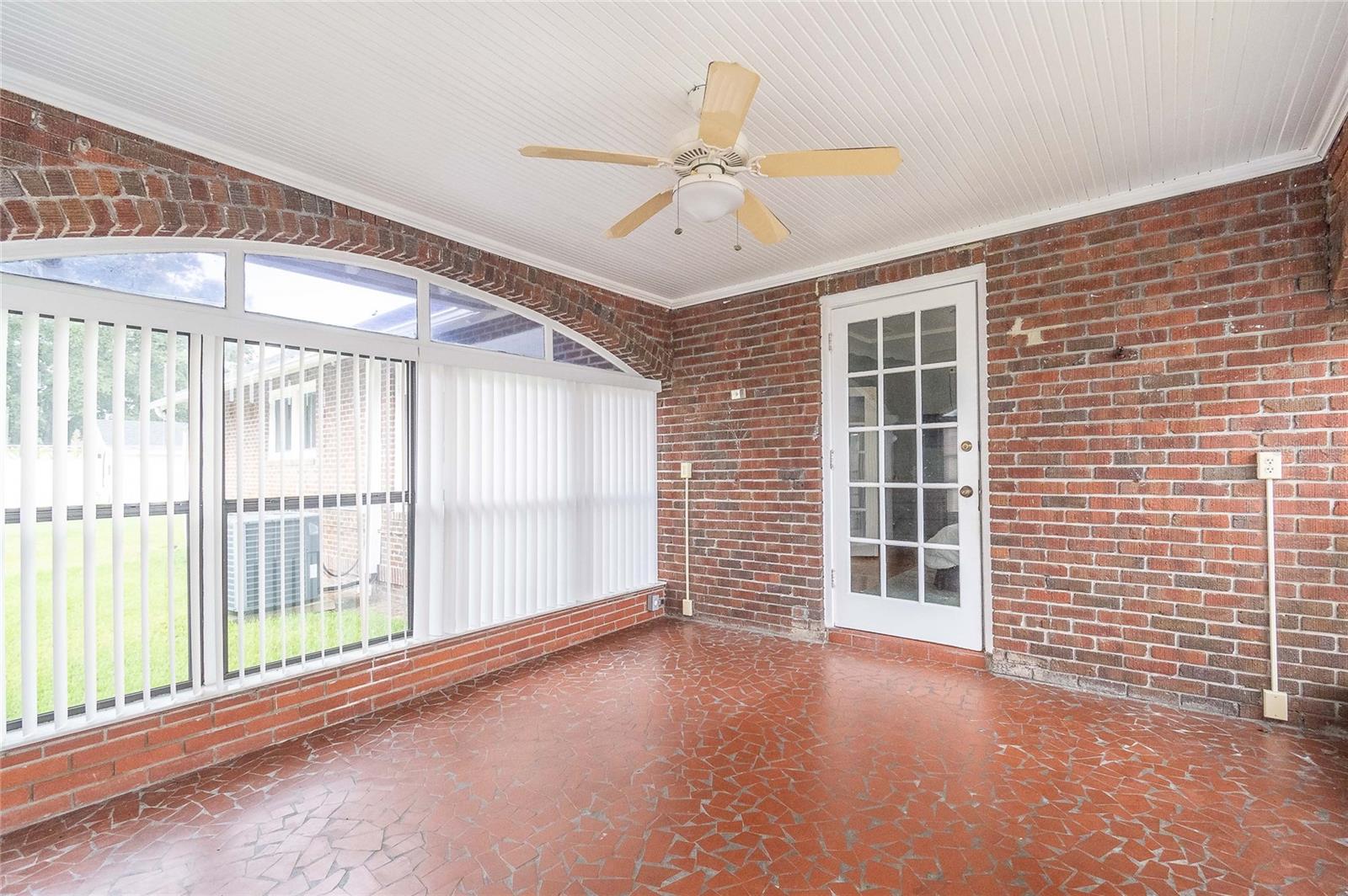 Image 21 of 34 For 107 Lake Howard Drive Nw