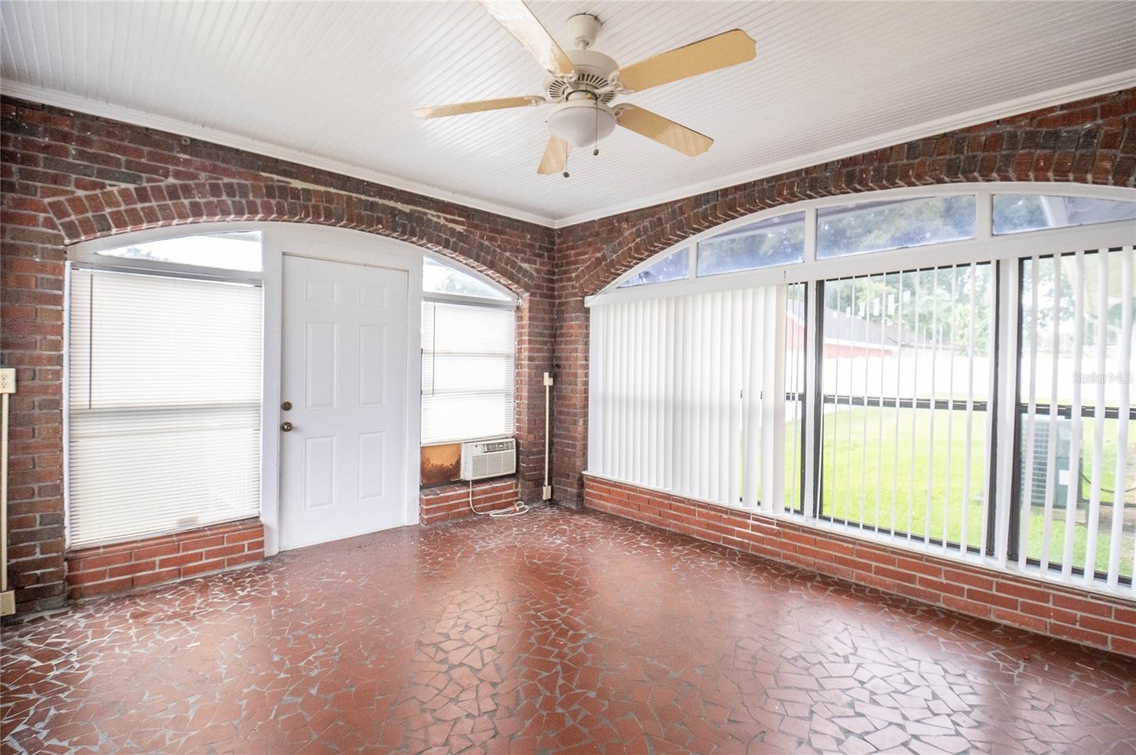 Image 22 of 34 For 107 Lake Howard Drive Nw