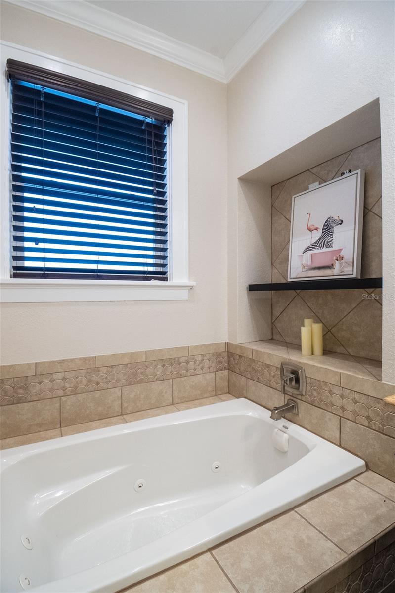 Image 23 of 34 For 107 Lake Howard Drive Nw