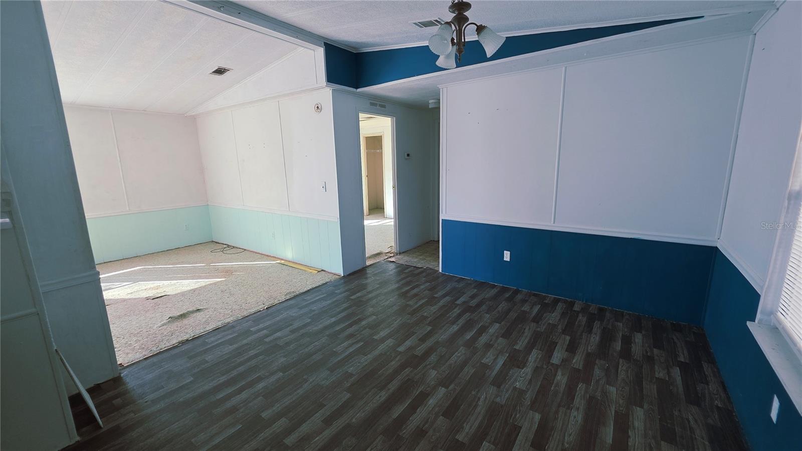 Image 10 of 20 For 437 Skyline Drive E