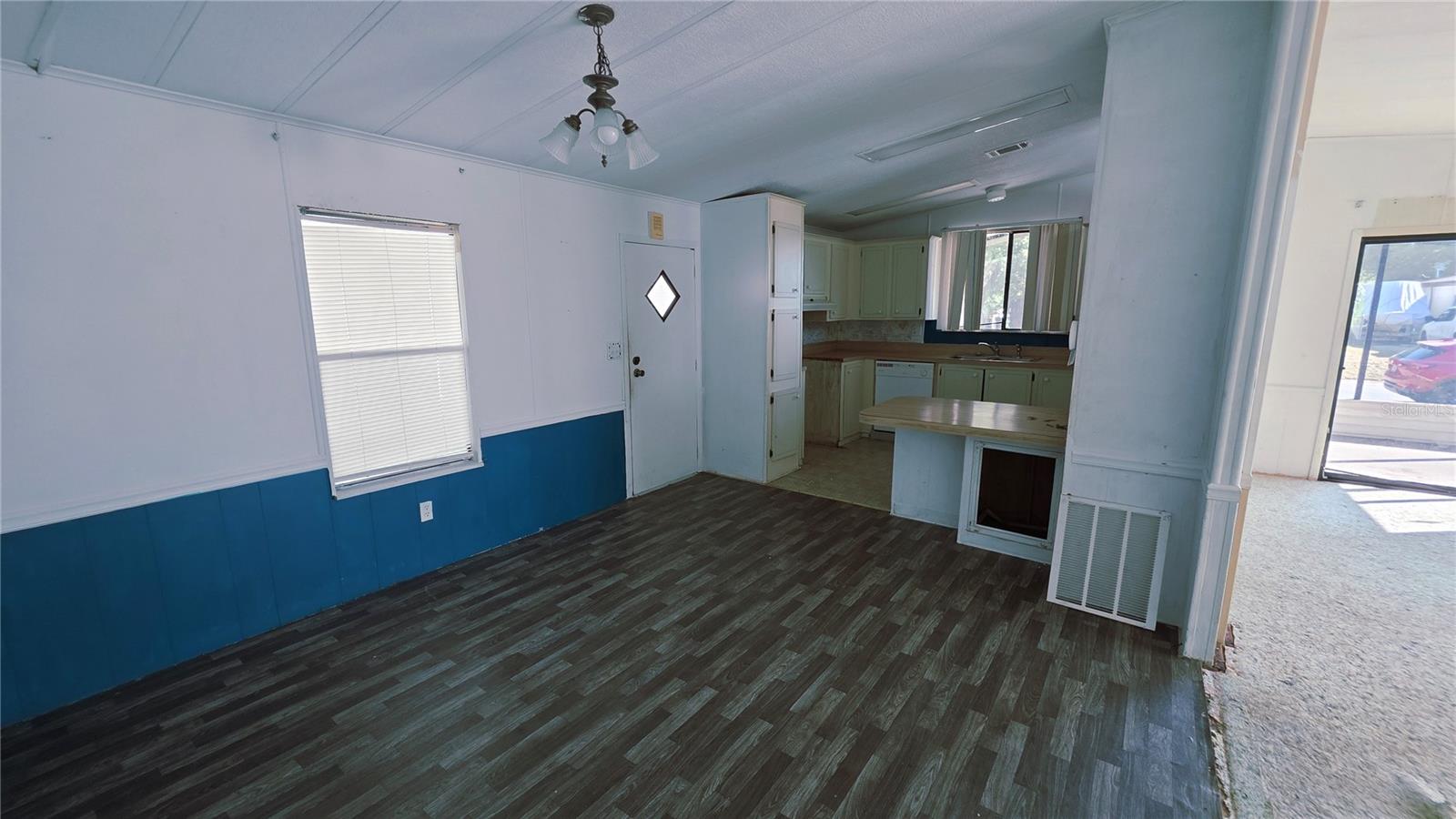 Image 11 of 20 For 437 Skyline Drive E