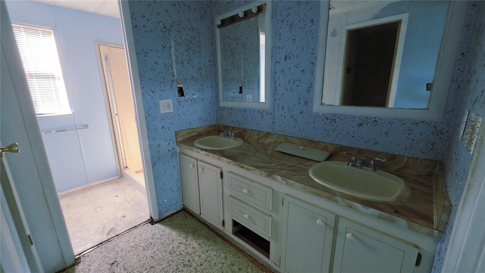 Image 19 of 20 For 437 Skyline Drive E