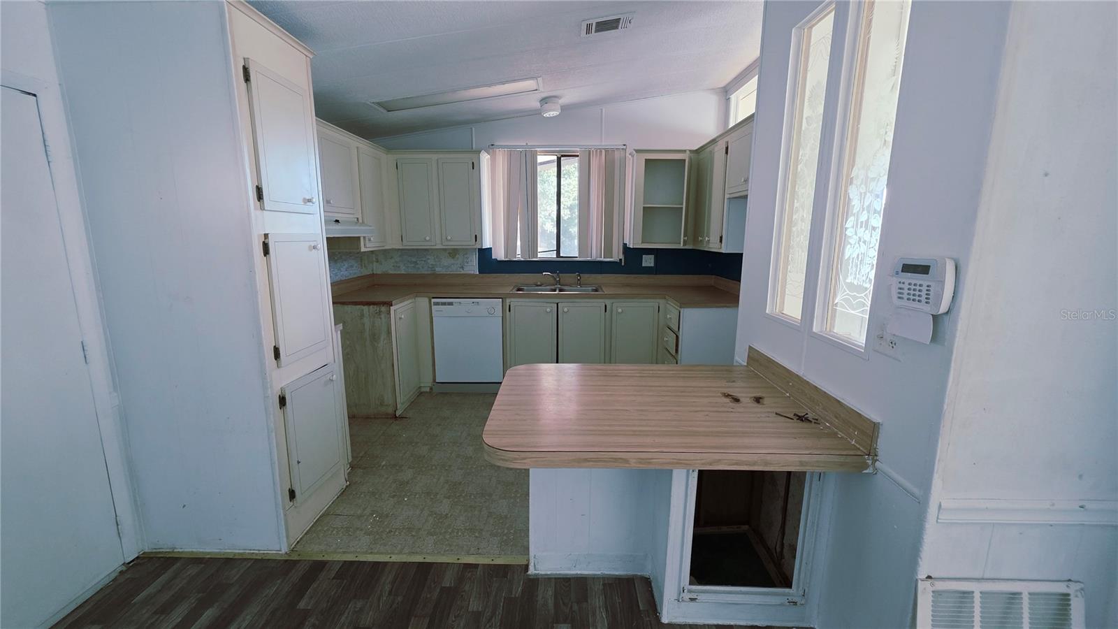 Image 8 of 20 For 437 Skyline Drive E