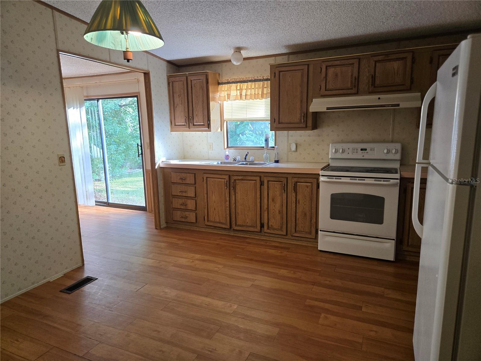 Image 3 of 18 For 733 1st Street