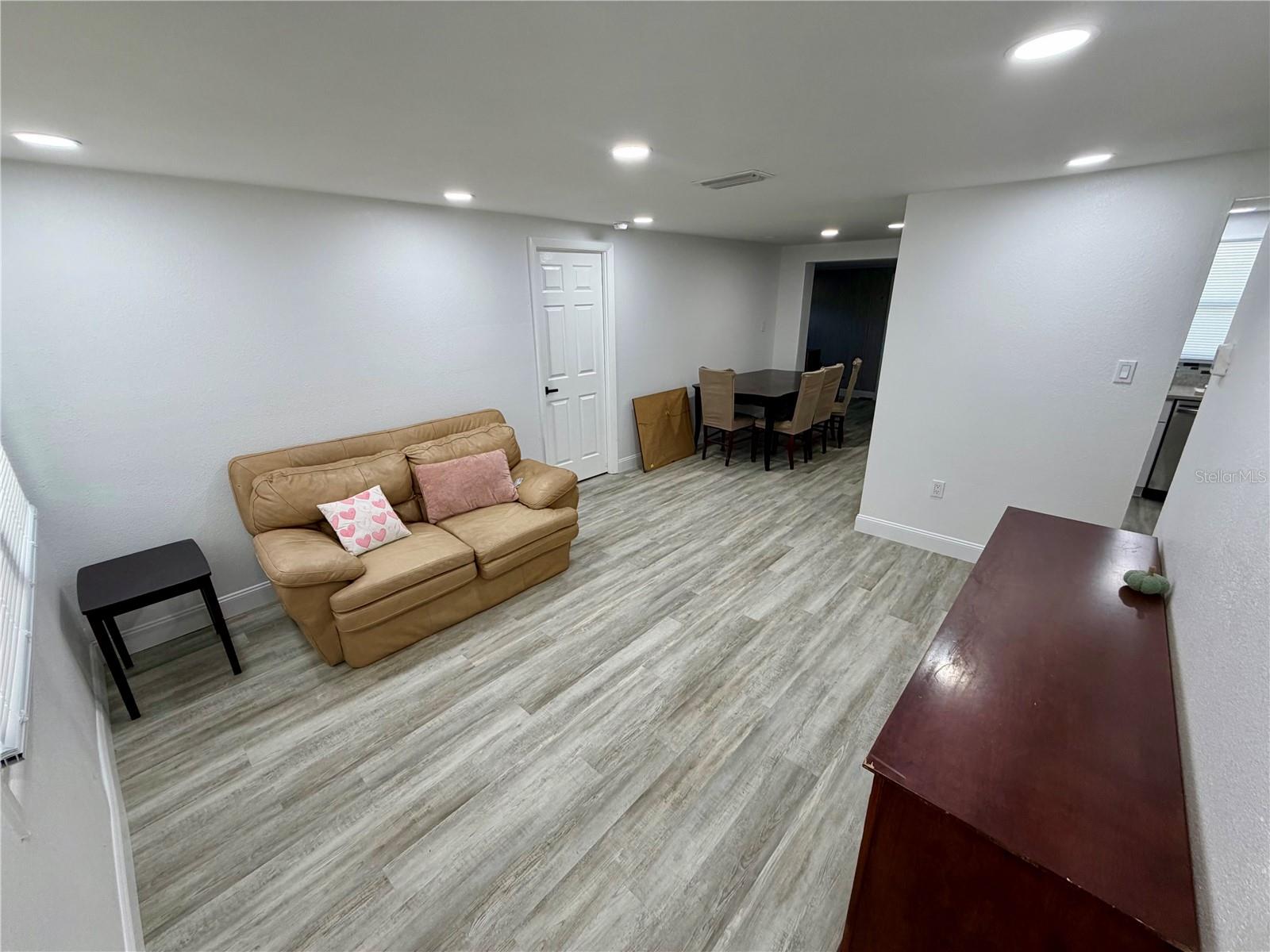 Image 18 of 36 For 1404 Crescent Place