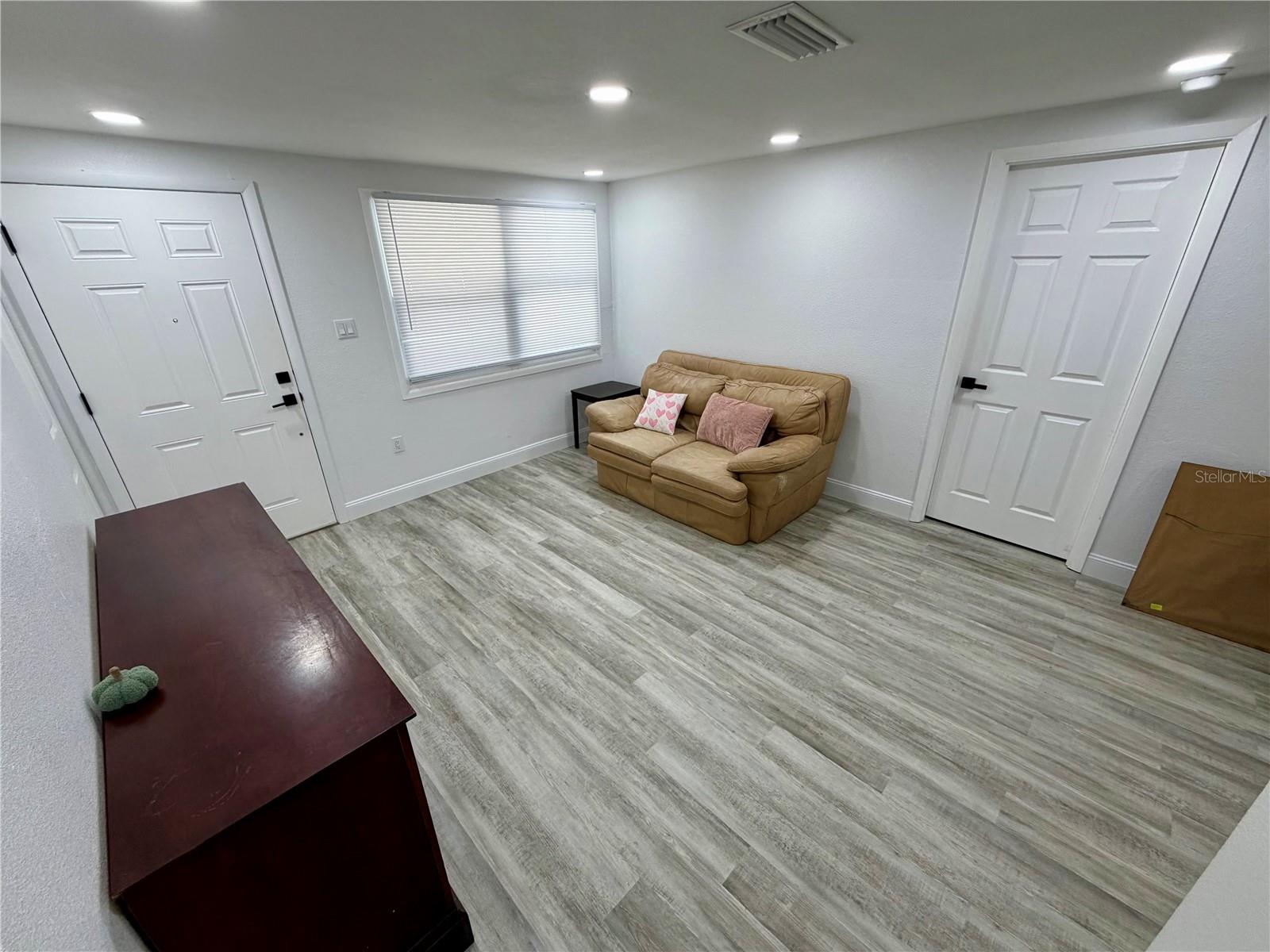 Image 19 of 36 For 1404 Crescent Place