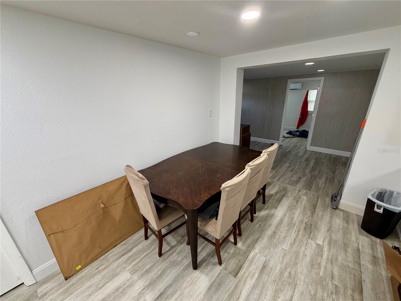 Image 23 of 36 For 1404 Crescent Place