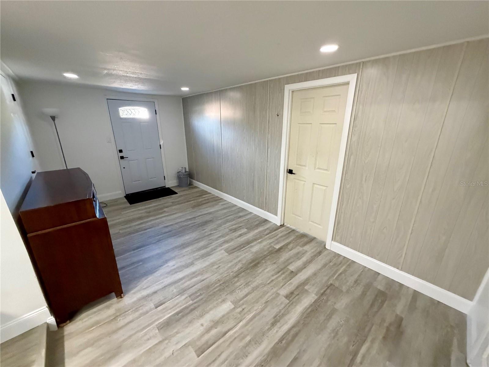 Image 30 of 36 For 1404 Crescent Place