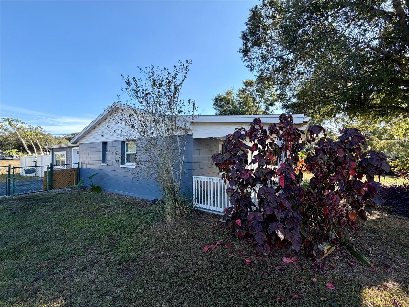 Image 4 of 36 For 1404 Crescent Place