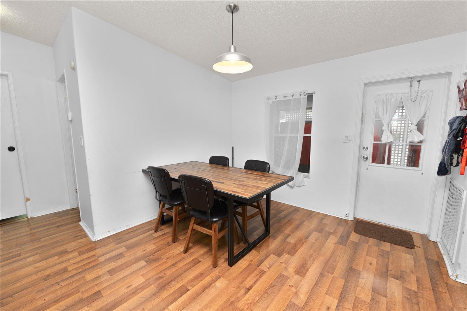 Image 14 of 30 For 431 Oak Ridge Road W