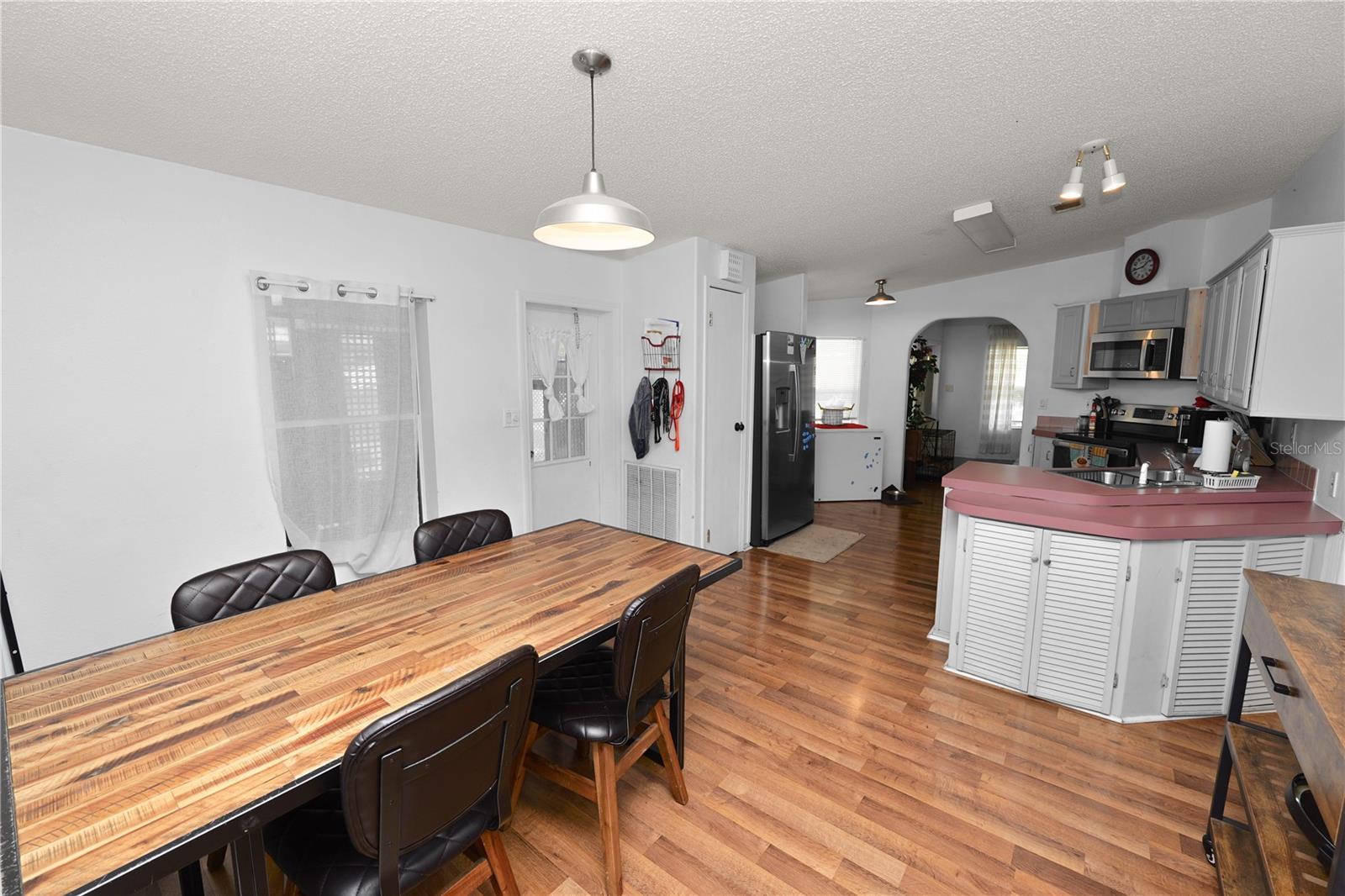 Image 18 of 30 For 431 Oak Ridge Road W