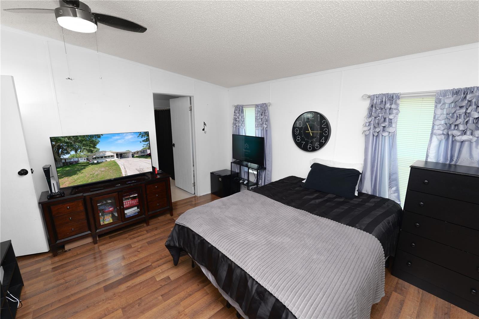 Image 20 of 30 For 431 Oak Ridge Road W