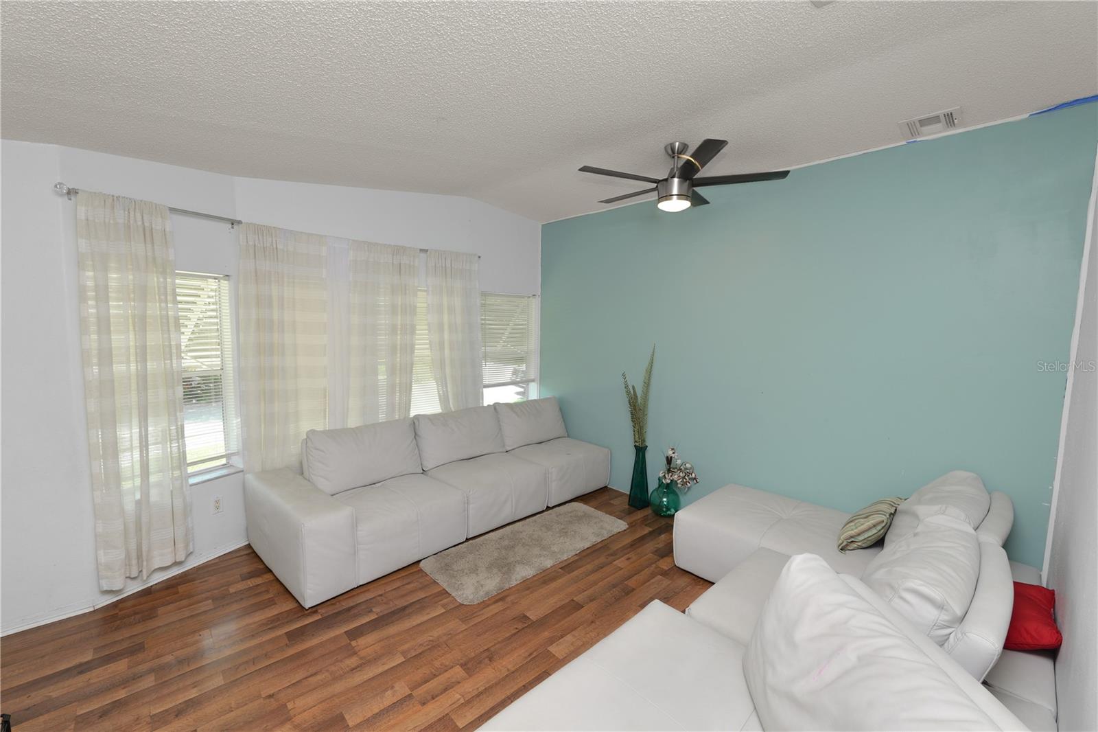 Image 5 of 30 For 431 Oak Ridge Road W