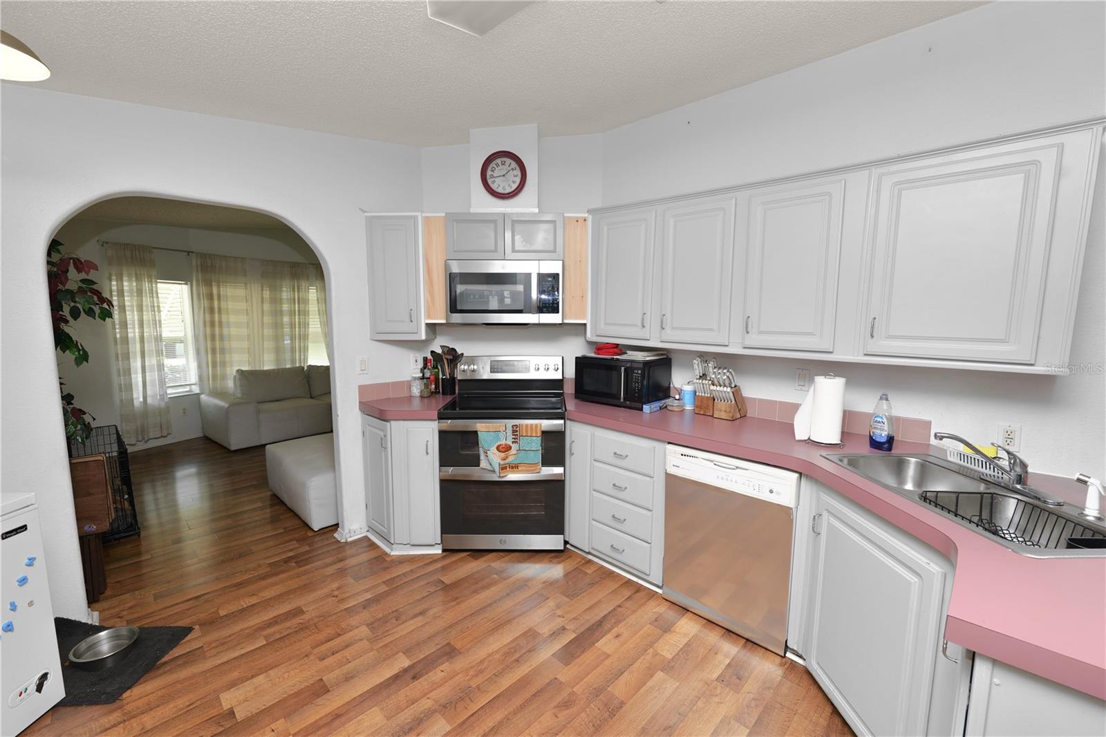 Image 9 of 30 For 431 Oak Ridge Road W