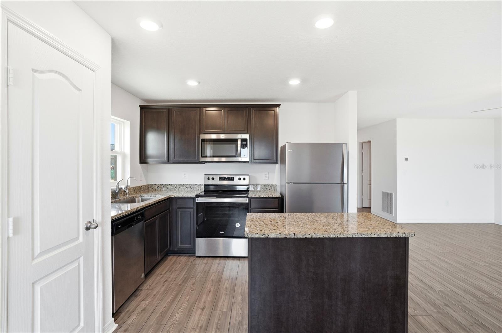 Image 10 of 38 For 2001 Amber Sweet Circle