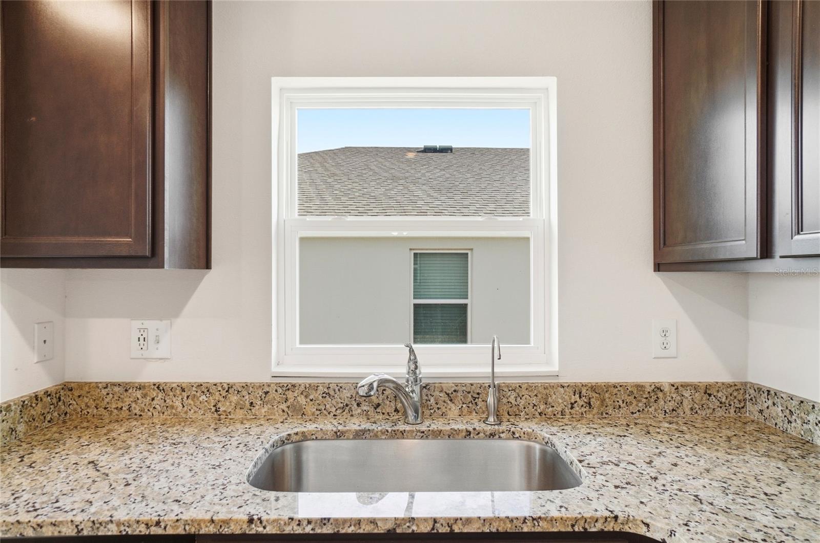 Image 11 of 38 For 2001 Amber Sweet Circle