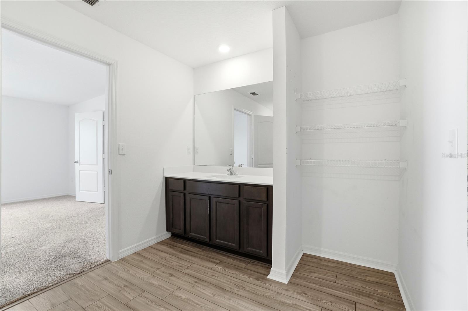 Image 17 of 38 For 2001 Amber Sweet Circle