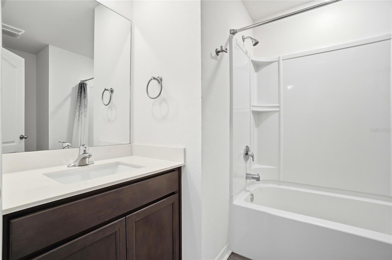 Image 22 of 38 For 2001 Amber Sweet Circle