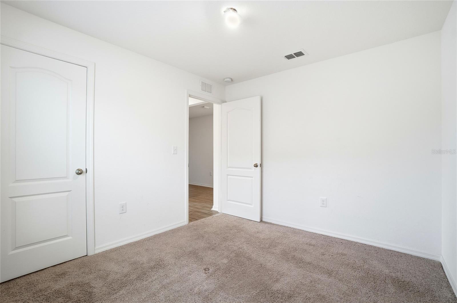 Image 26 of 38 For 2001 Amber Sweet Circle