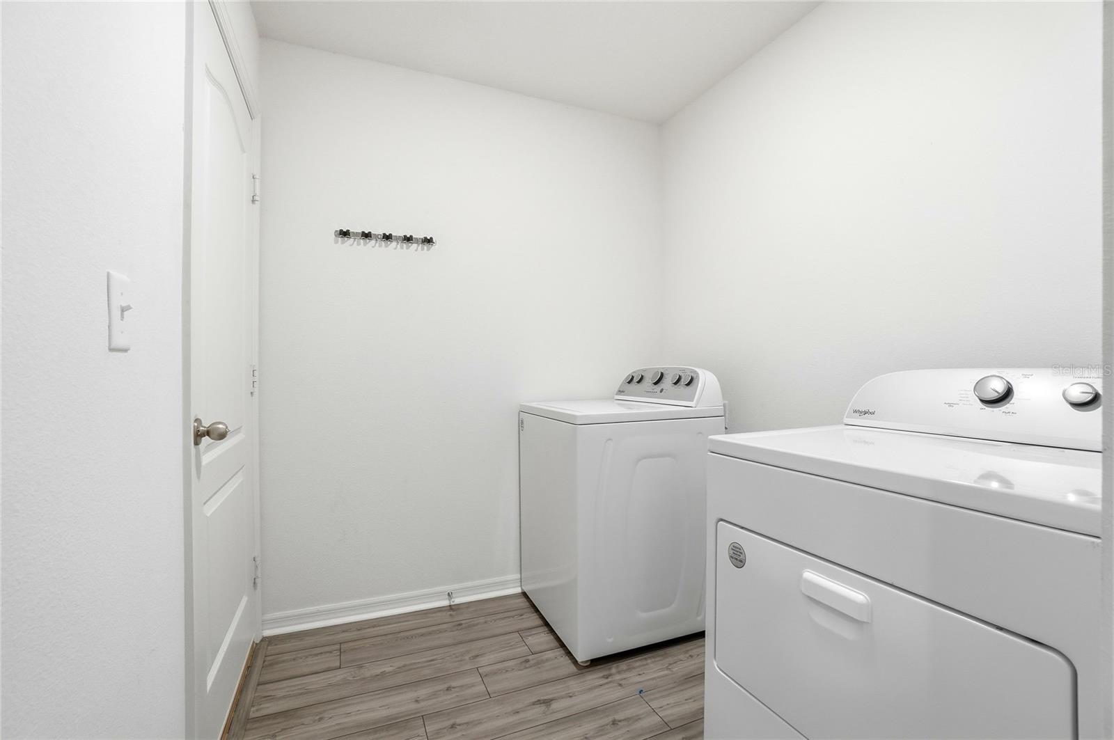 Image 28 of 38 For 2001 Amber Sweet Circle