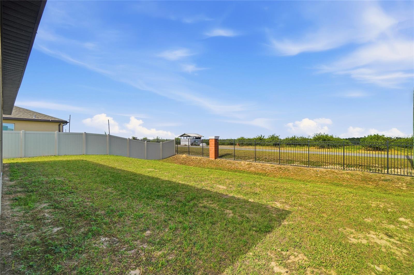 Image 31 of 38 For 2001 Amber Sweet Circle