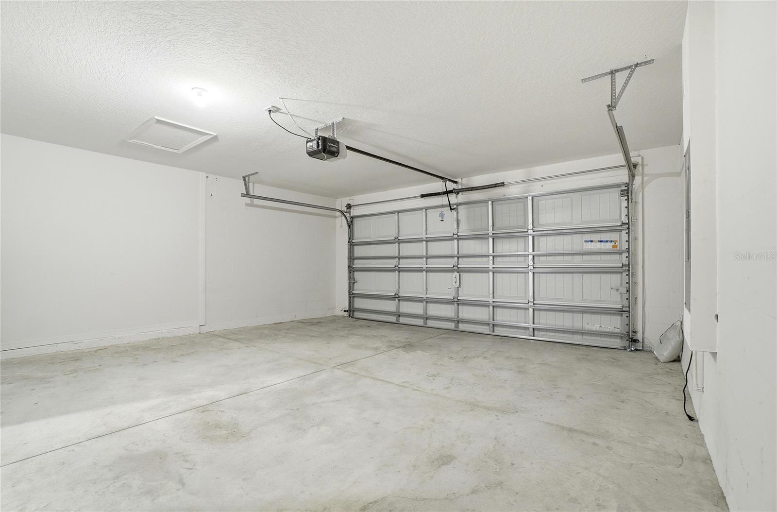 Image 34 of 38 For 2001 Amber Sweet Circle