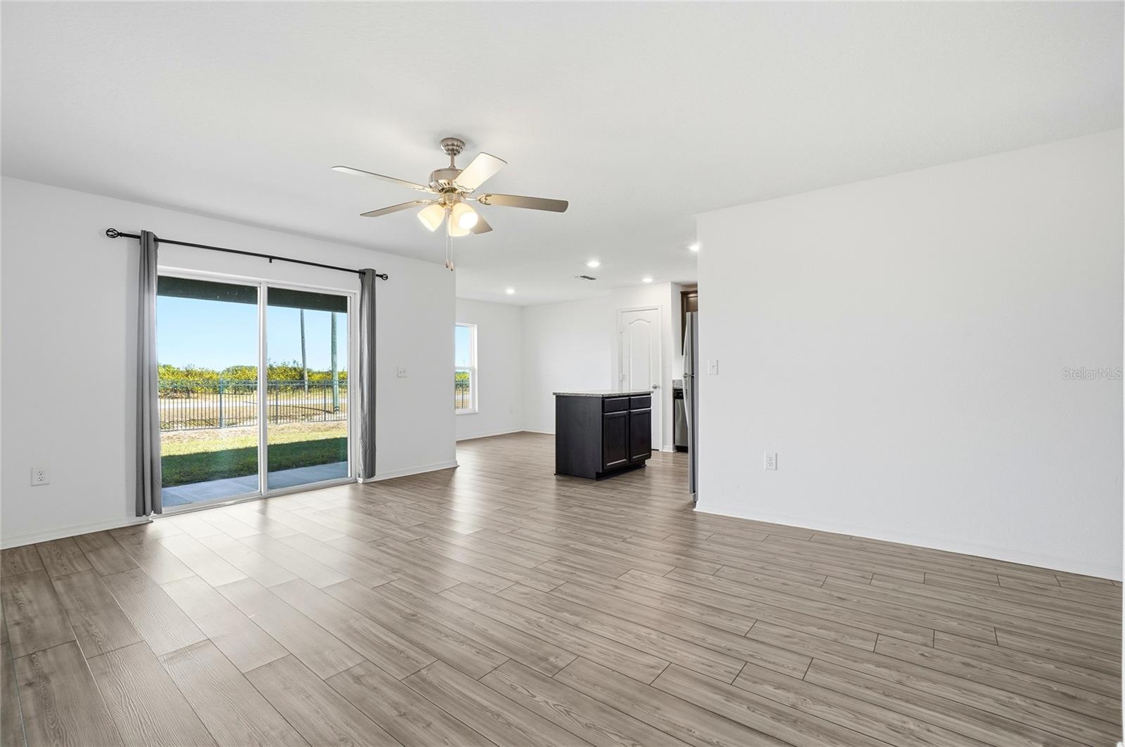 Image 5 of 38 For 2001 Amber Sweet Circle