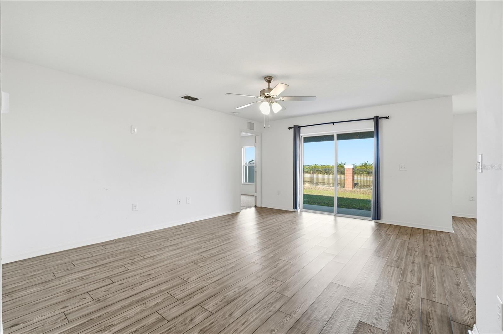 Image 6 of 38 For 2001 Amber Sweet Circle