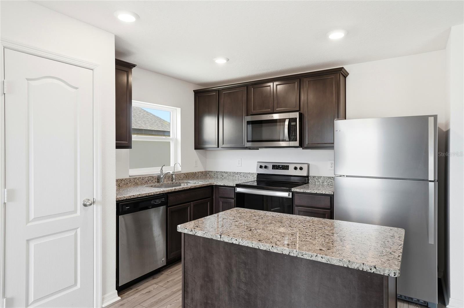 Image 9 of 38 For 2001 Amber Sweet Circle