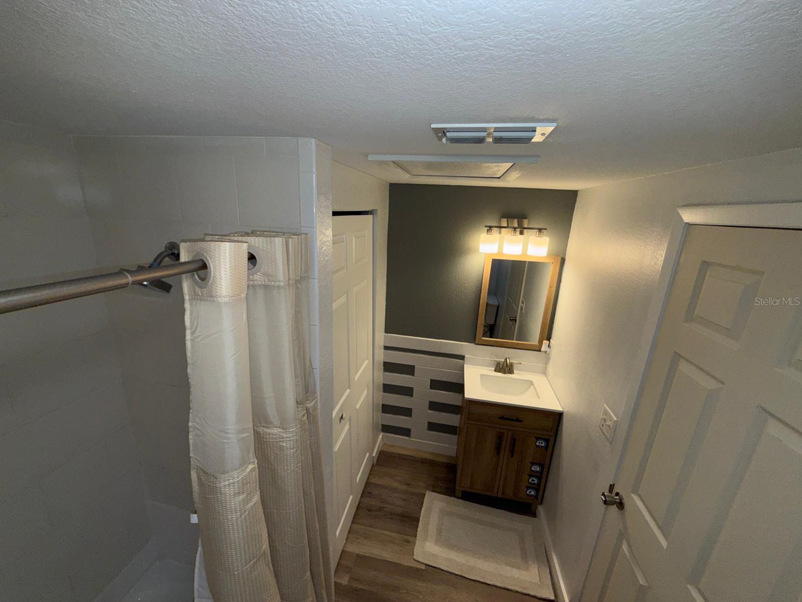 Image 14 of 25 For 208 Center St Street