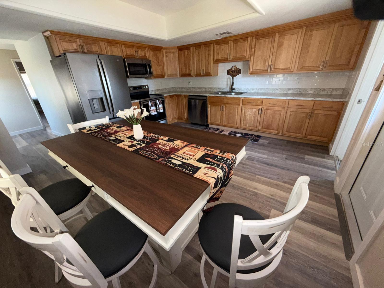 Image 8 of 25 For 208 Center St Street