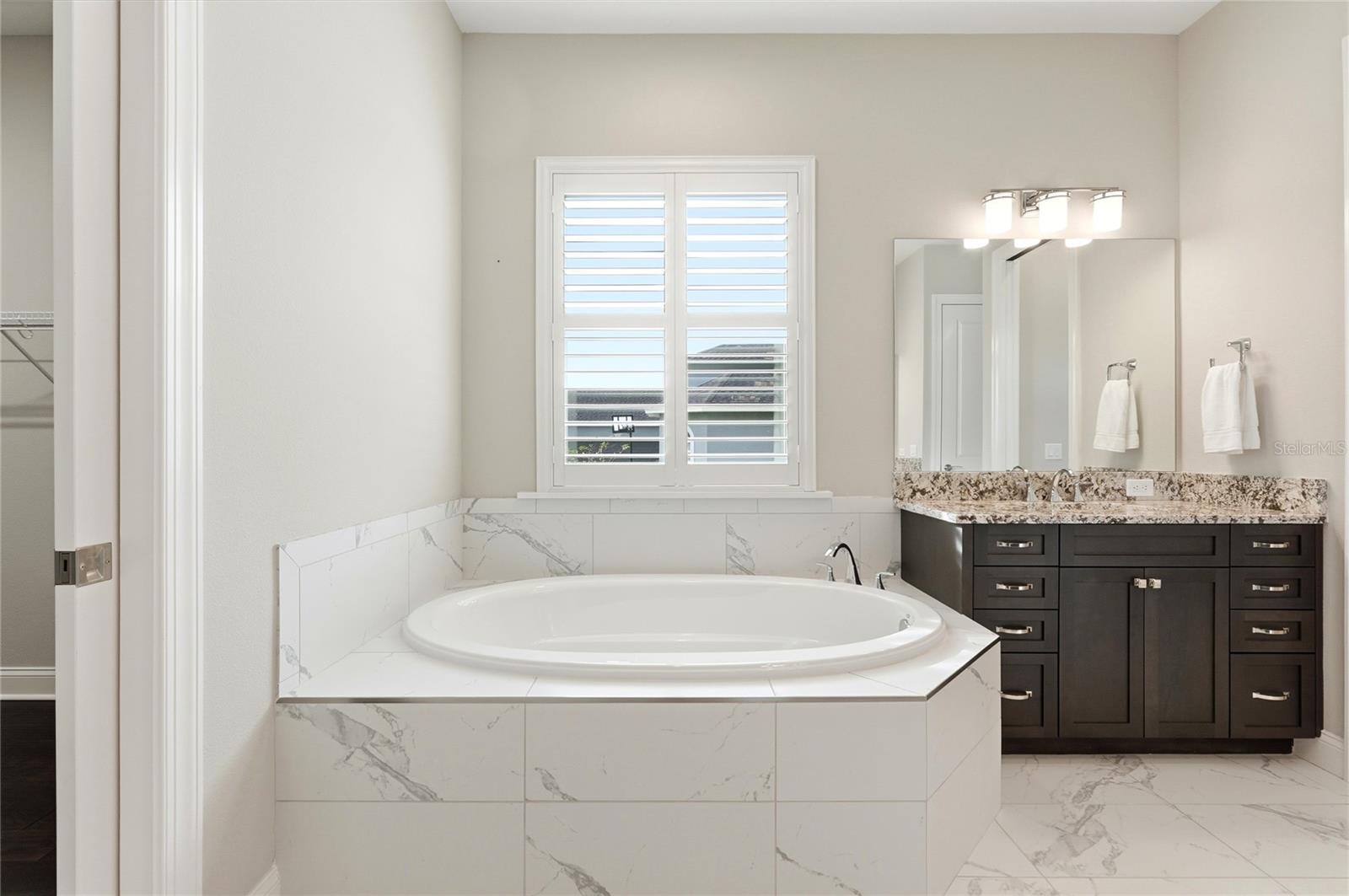 Image 28 of 77 For 4462 Emerald Palms Lane