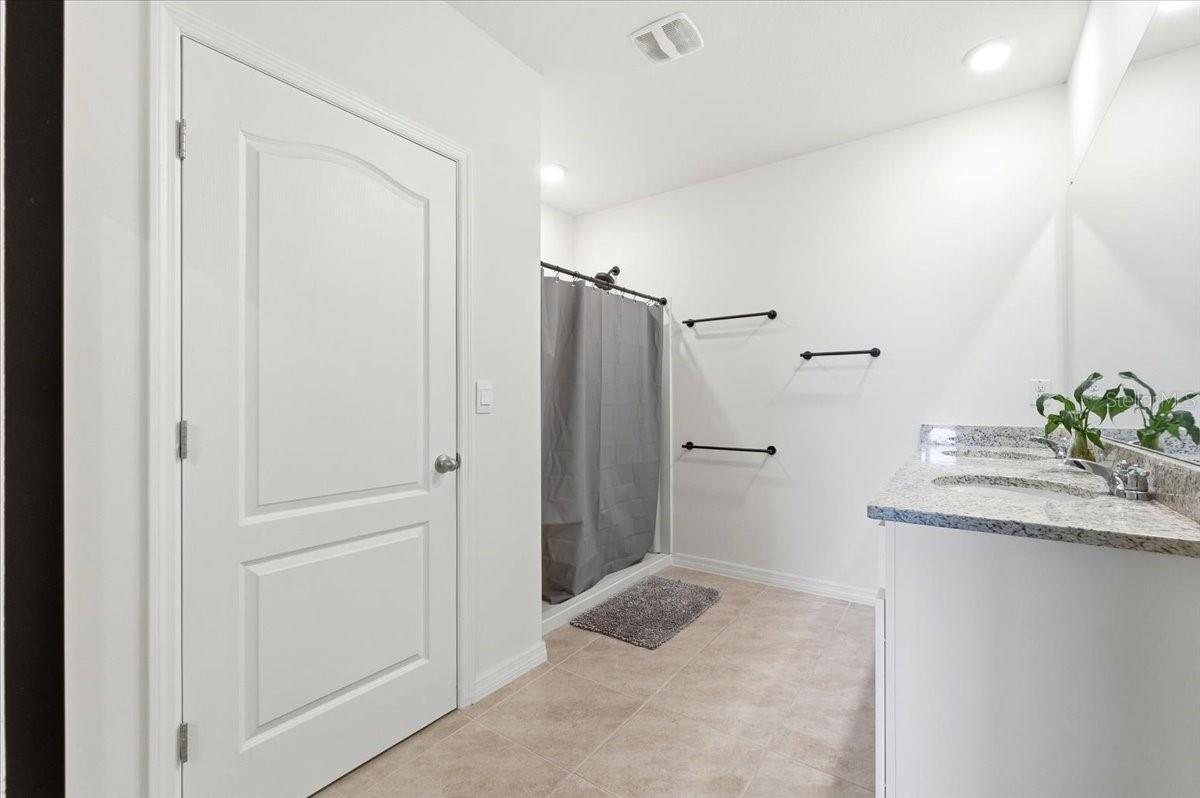 Image 15 of 51 For 629 Griffon Avenue