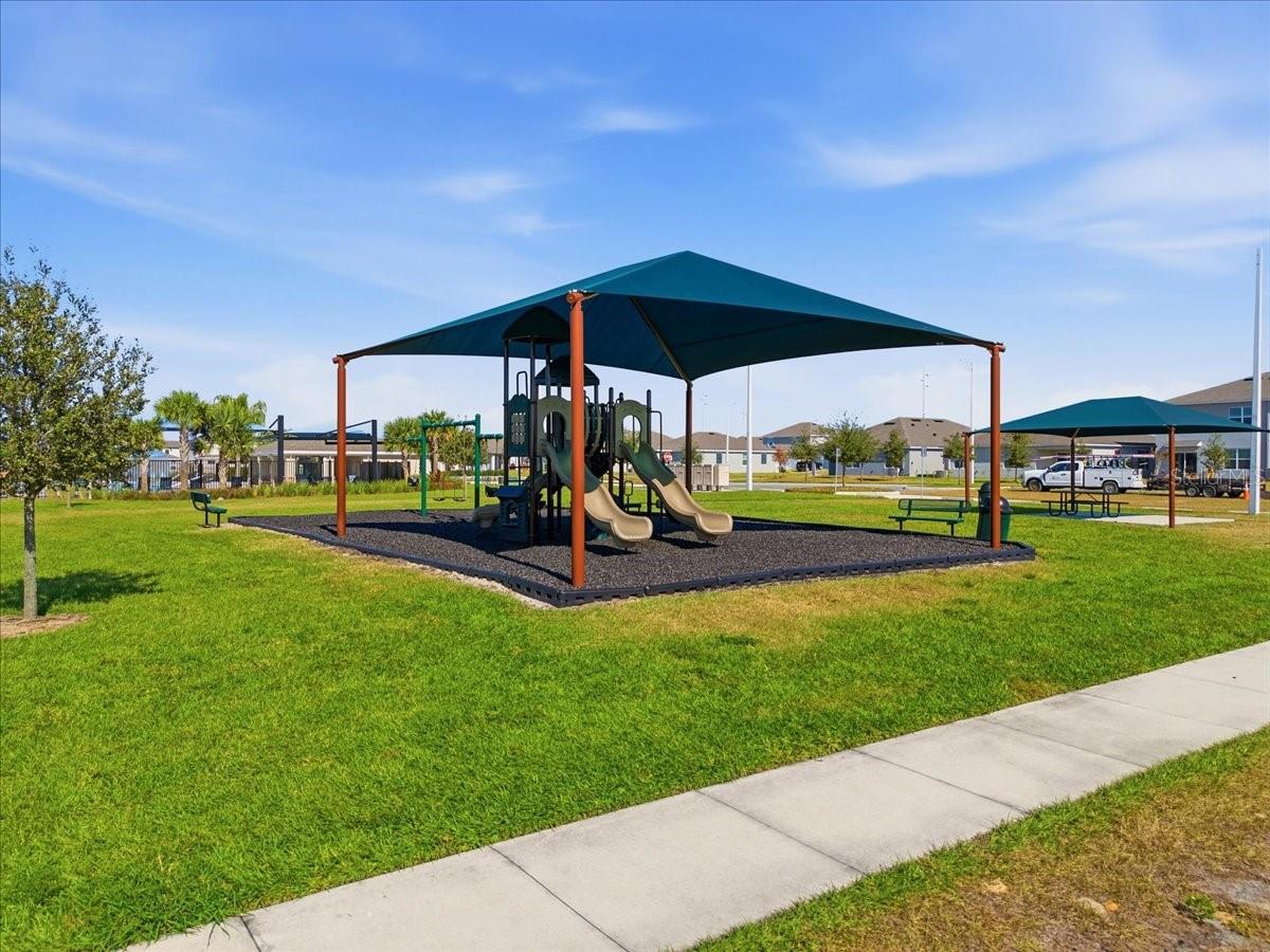 Image 37 of 51 For 629 Griffon Avenue