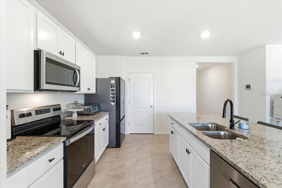 Image 5 of 51 For 629 Griffon Avenue