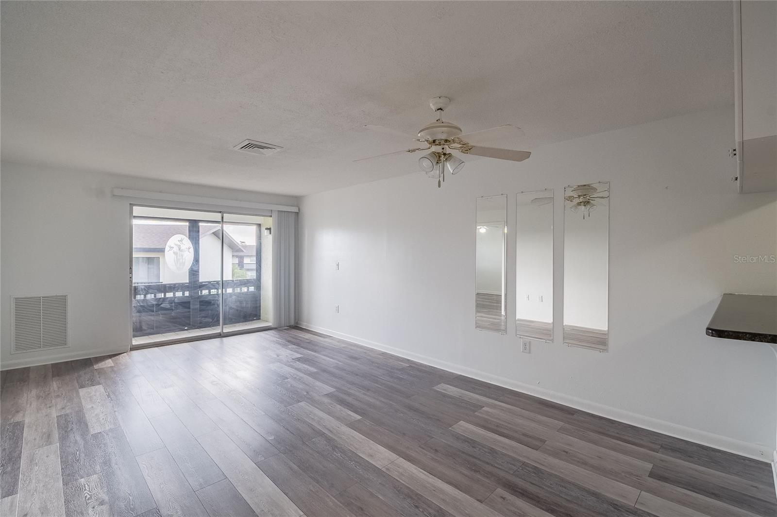 Image 15 of 26 For 900 Avenue Z Se A203