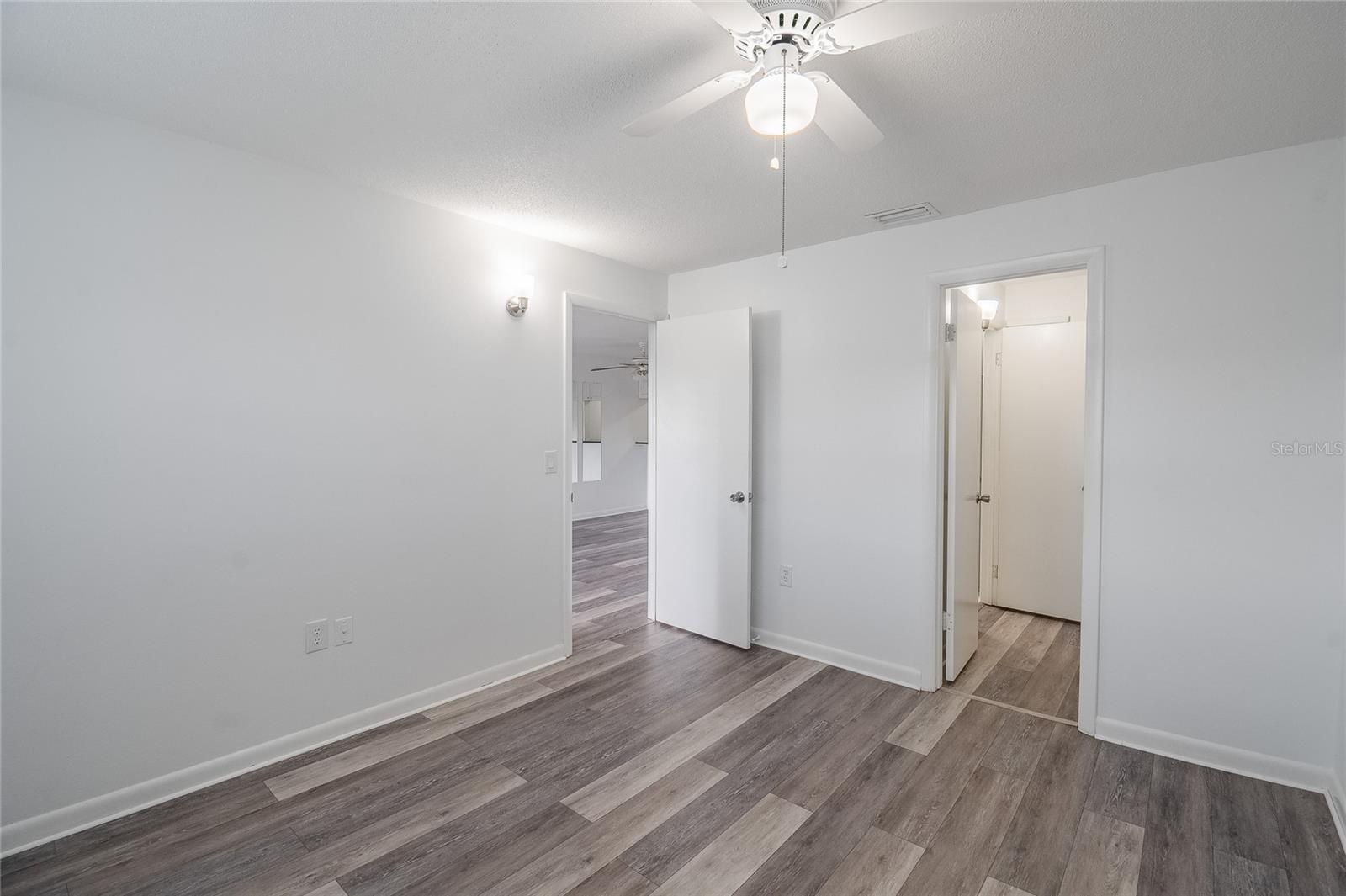 Image 18 of 26 For 900 Avenue Z Se A203