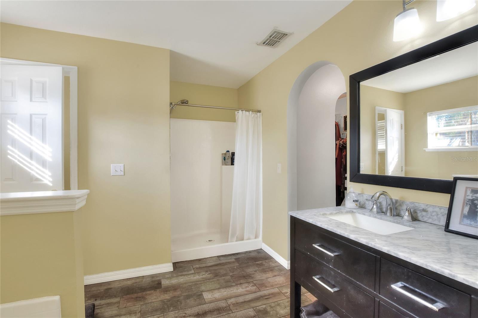 Image 17 of 38 For 8004 Settlers Creek Lane