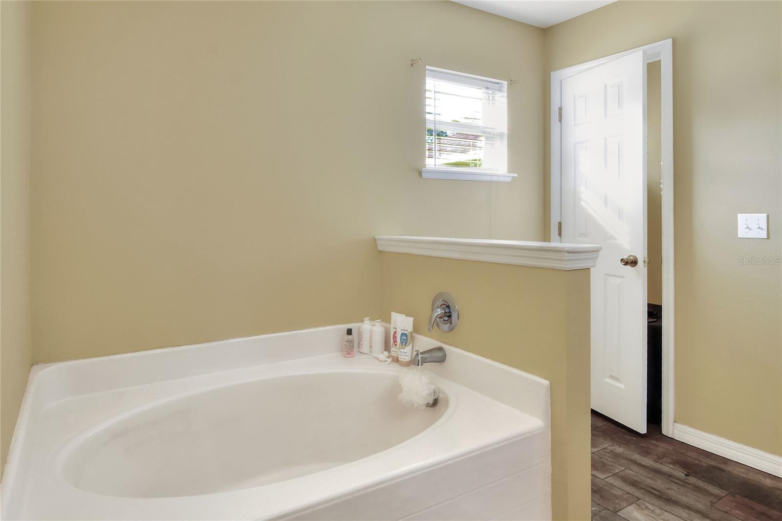 Image 18 of 38 For 8004 Settlers Creek Lane