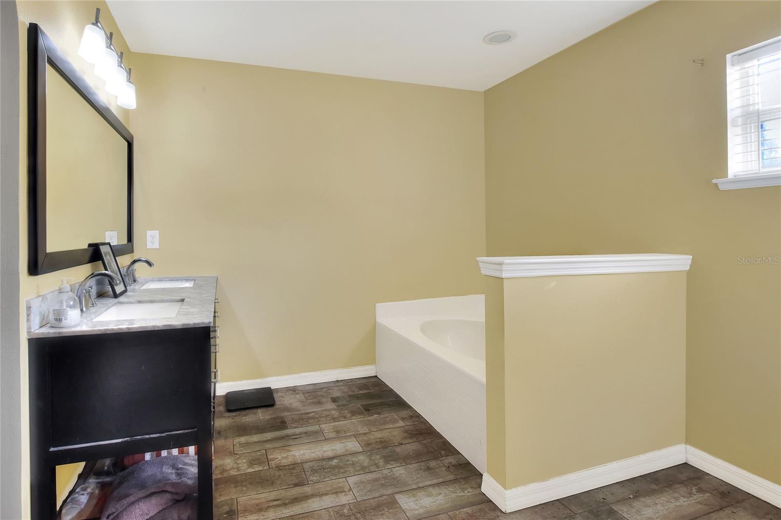 Image 19 of 38 For 8004 Settlers Creek Lane