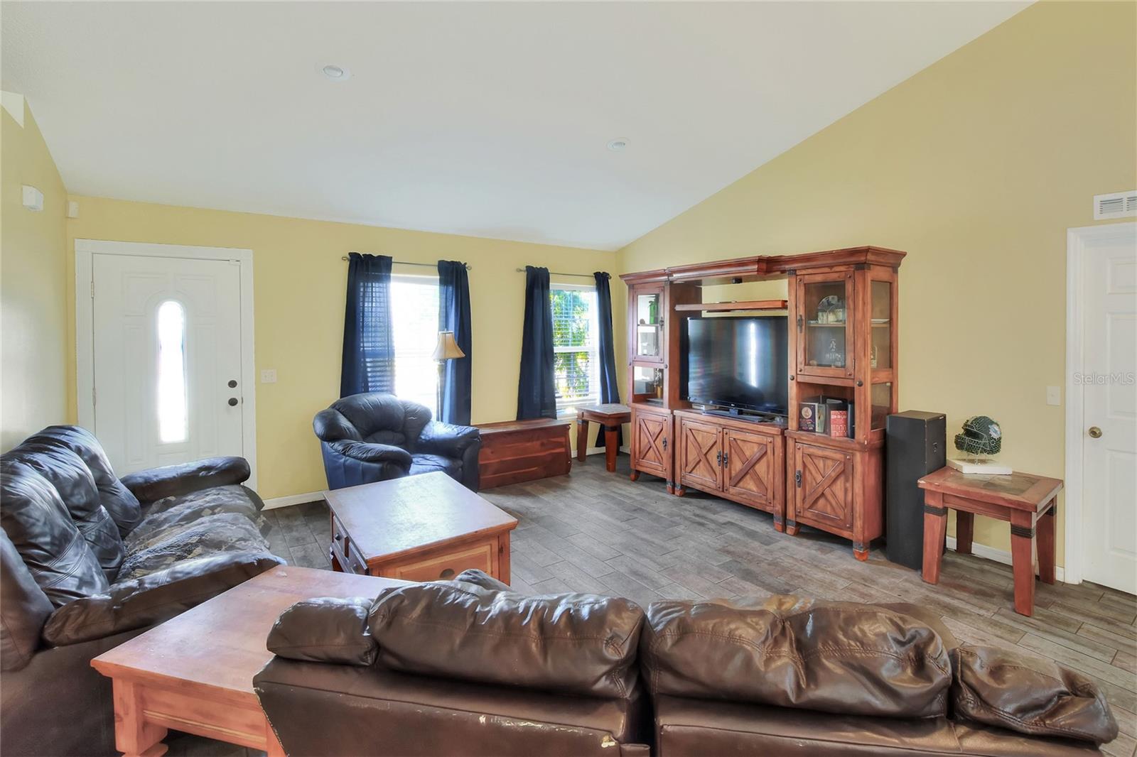 Image 3 of 38 For 8004 Settlers Creek Lane