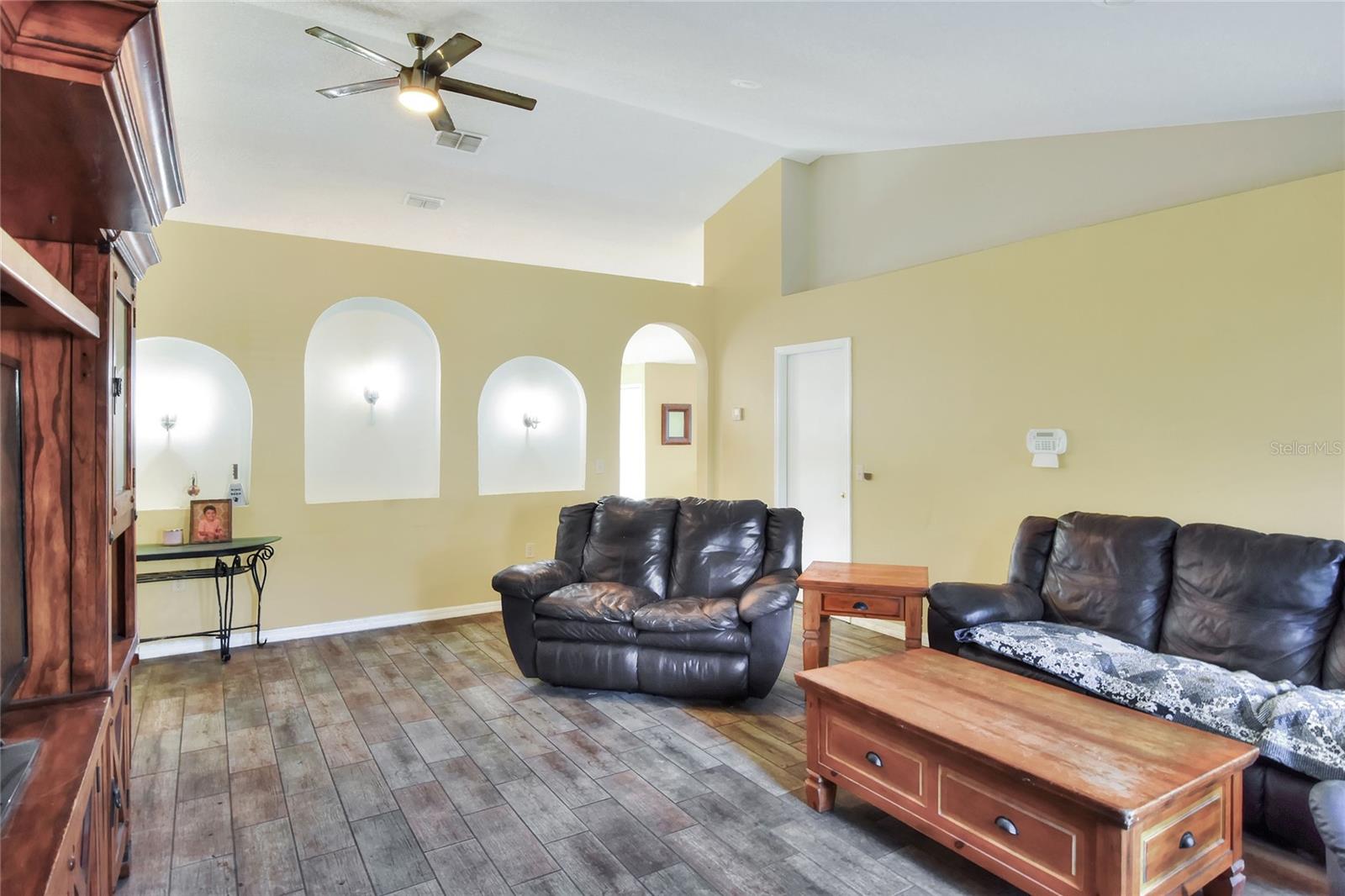 Image 5 of 38 For 8004 Settlers Creek Lane