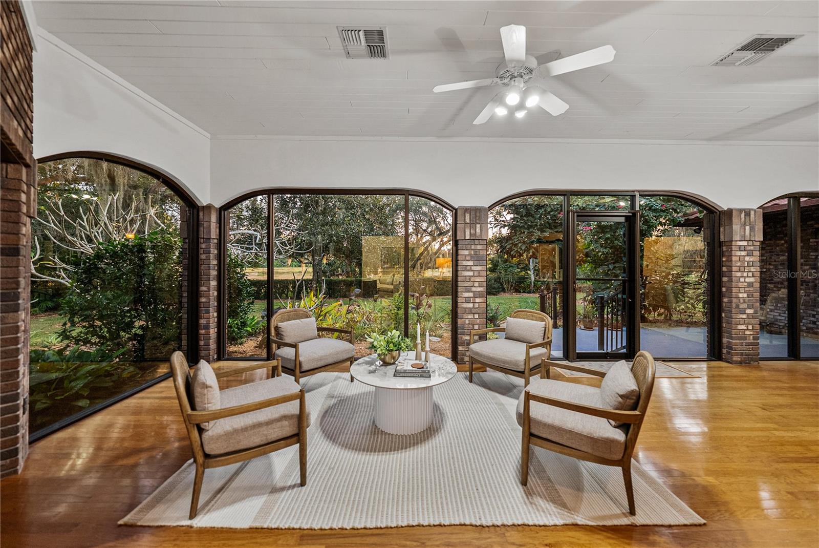 Image 11 of 68 For 16 Coventry Drive