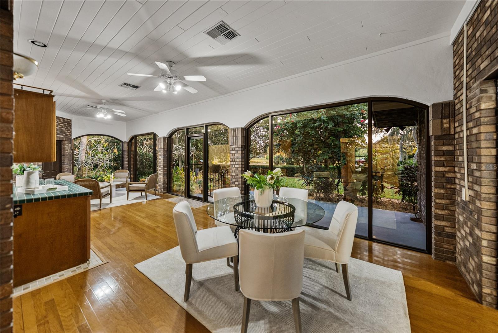 Image 13 of 68 For 16 Coventry Drive