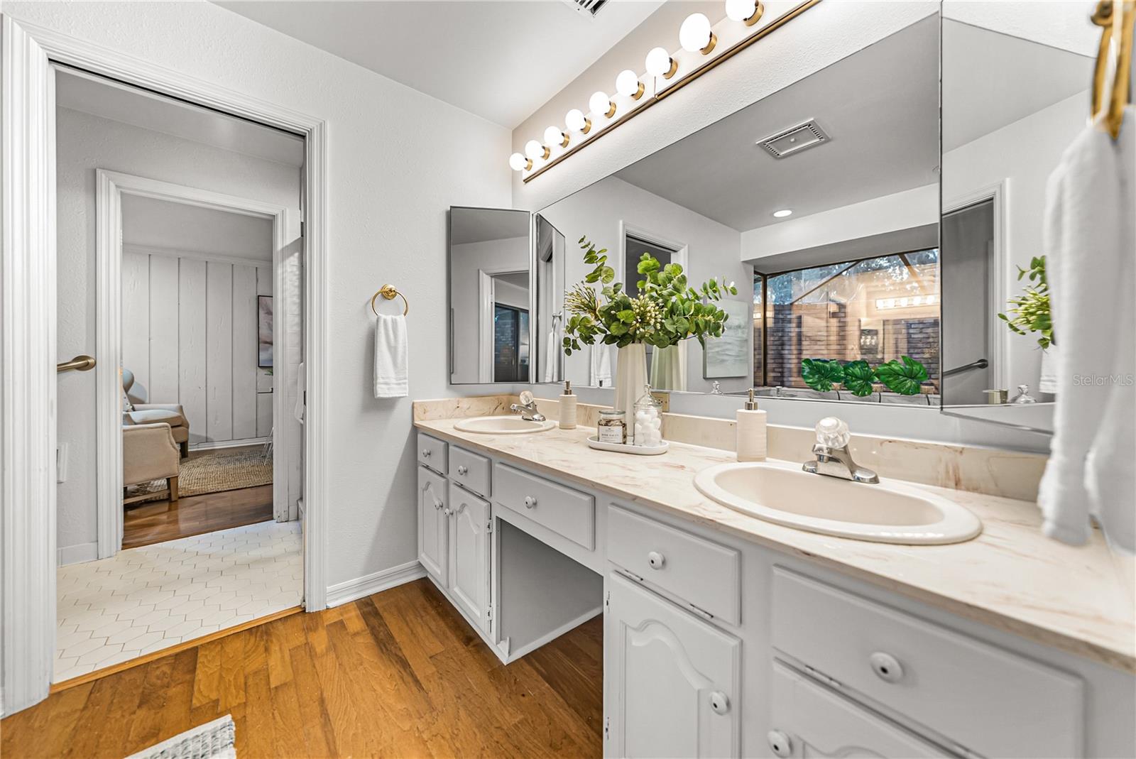 Image 26 of 68 For 16 Coventry Drive