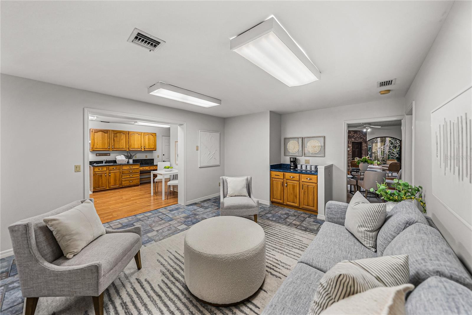 Image 32 of 68 For 16 Coventry Drive