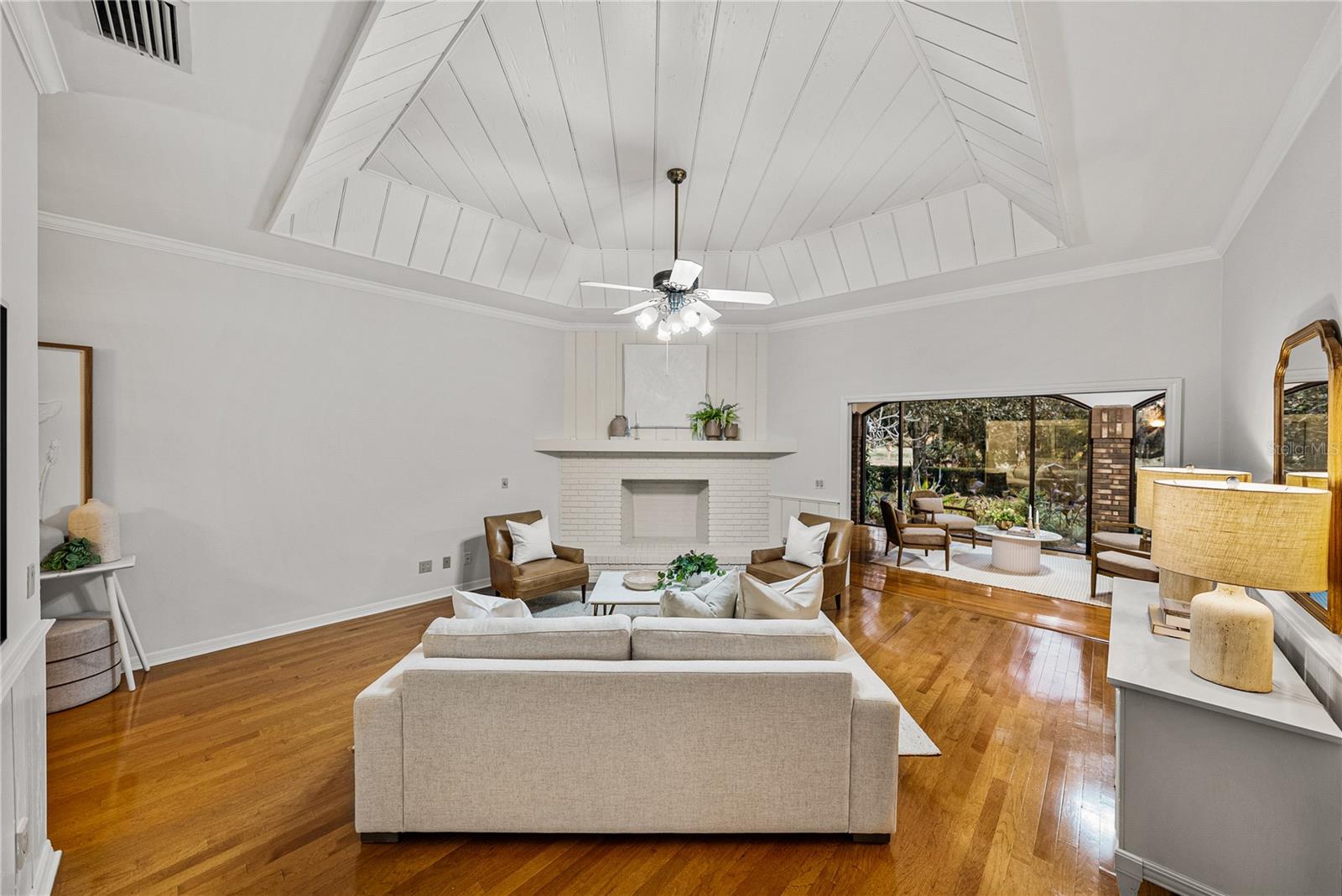 Image 9 of 68 For 16 Coventry Drive