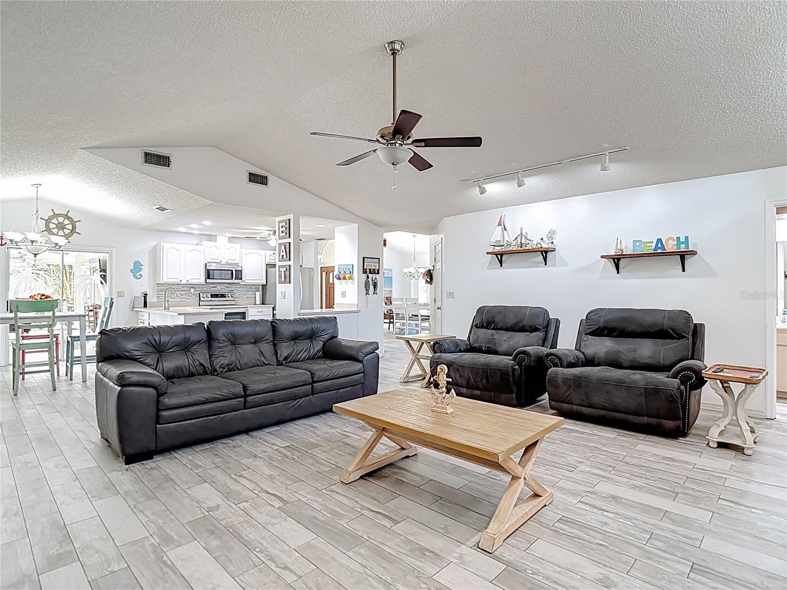 Image 15 of 54 For 1621 Sir Henrys Trail