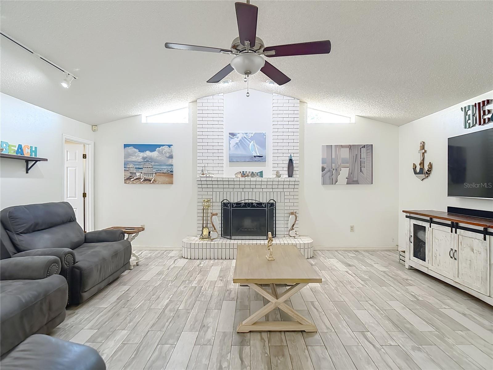 Image 16 of 54 For 1621 Sir Henrys Trail